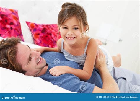 nude father|Ms Son And Daughter In Bed With Mother And Father Father。